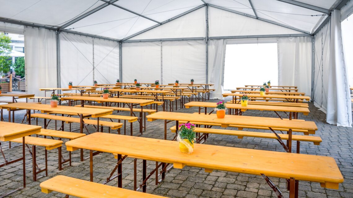 Bierzeltgarnitur mit Lehne_Lokal